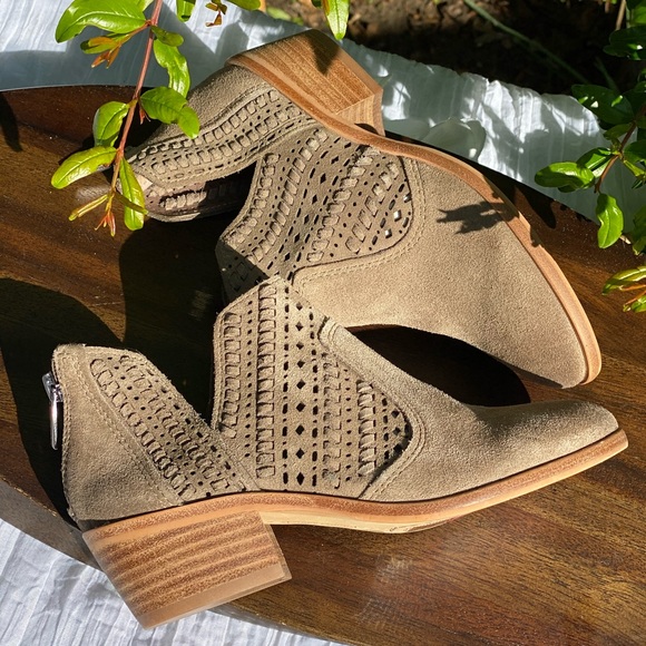 Vince Camuto🍂🍁booties women’s sz 4 - Picture 6 of 7